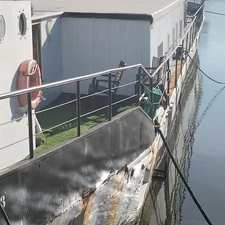 Peniche Destinee Botel
